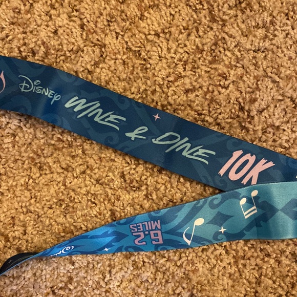 RunDisney 2022 Wine and Dine 10k Medal - Picture 3 of 7